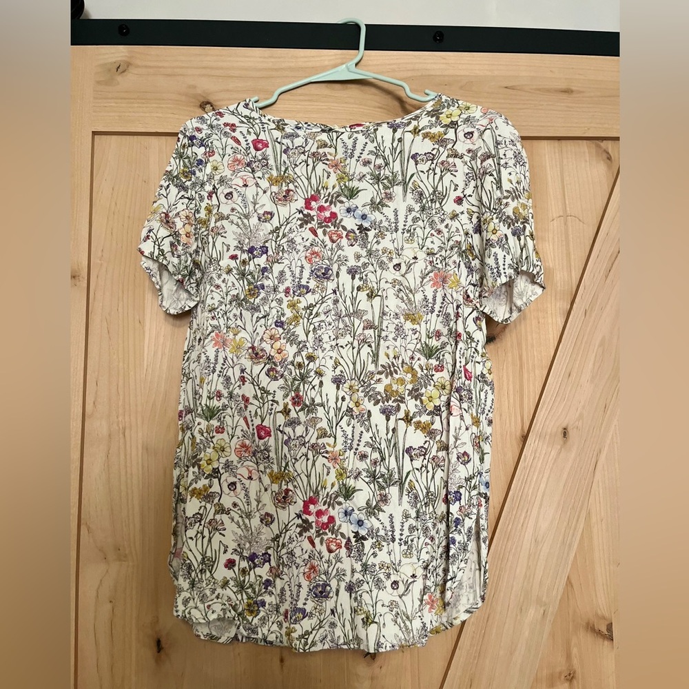 H&M Floral Flowy Shirt. Size Medium